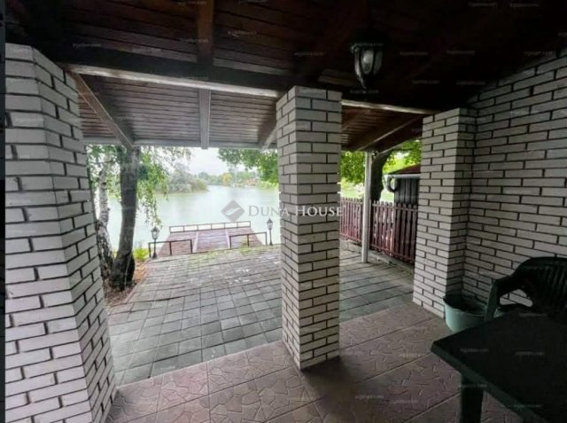 Eladó családi ház, Cegléden 26.5 M Ft, 3 szobás