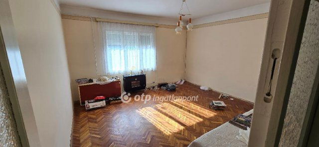 Eladó családi ház, Szolnokon 40 M Ft, 4 szobás