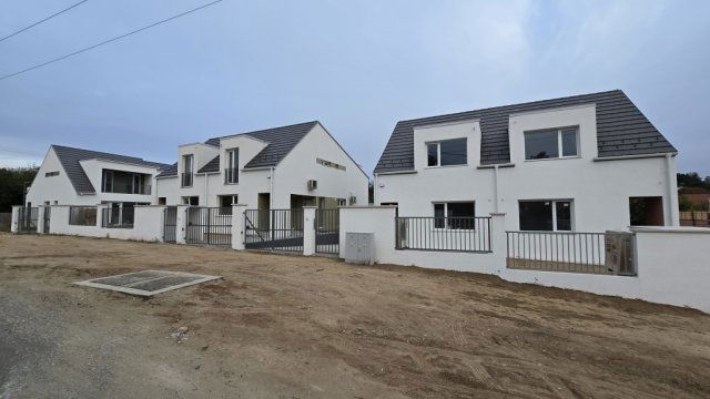 Eladó ikerház, Mogyoródon 99.9 M Ft, 5 szobás