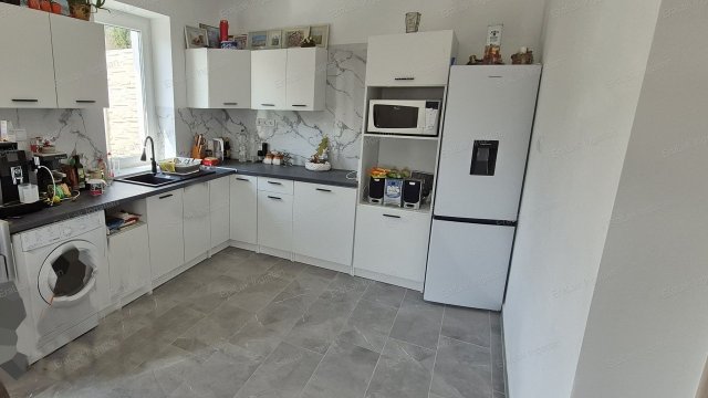 Eladó családi ház, Győrújbaráton 99.9 M Ft, 4 szobás