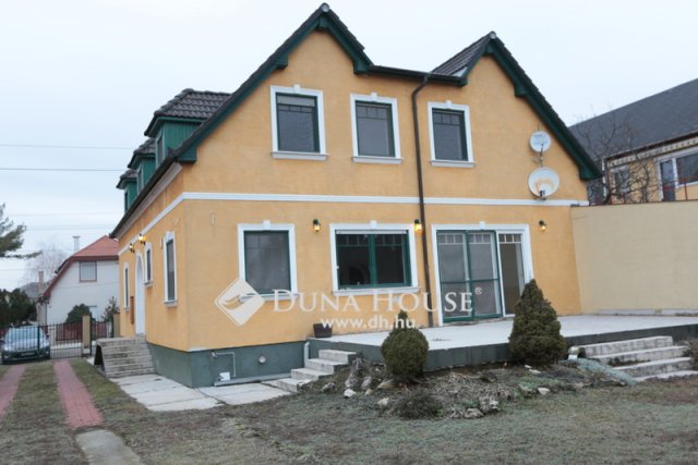 Kiadó családi ház, albérlet, Tatán 732 E Ft / hó, 6 szobás