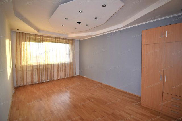 Eladó panellakás, Győrött 54.99 M Ft, 2+1 szobás