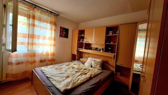 Eladó panellakás, Pécsett 41.8 M Ft, 2 szobás