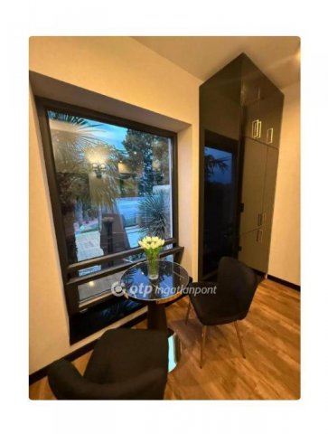 Eladó családi ház, Biatorbágyon 349.9 M Ft, 9 szobás