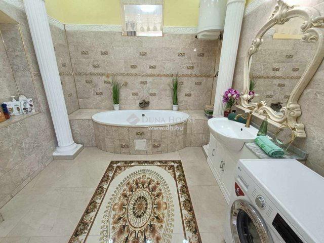 Eladó családi ház, Szarvason 100 M Ft, 4 szobás