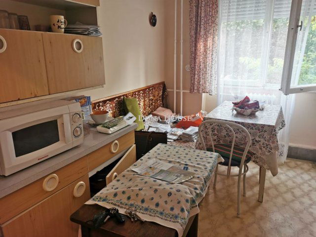 Eladó téglalakás, Tatabányán, Esztergomi utcában 33 M Ft
