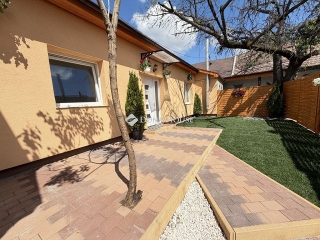 Eladó téglalakás, Budapesten, XV. kerületben 54.9 M Ft, 2 szobás