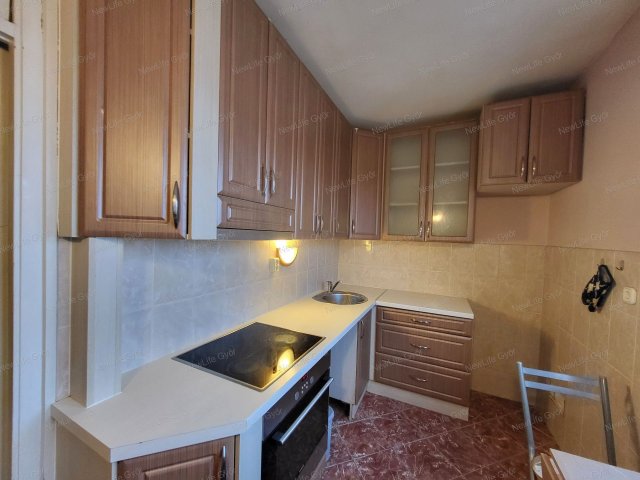 Eladó panellakás, Győrött 53.7 M Ft, 3 szobás