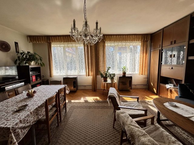 Eladó családi ház, Egerben 144 M Ft, 12 szobás