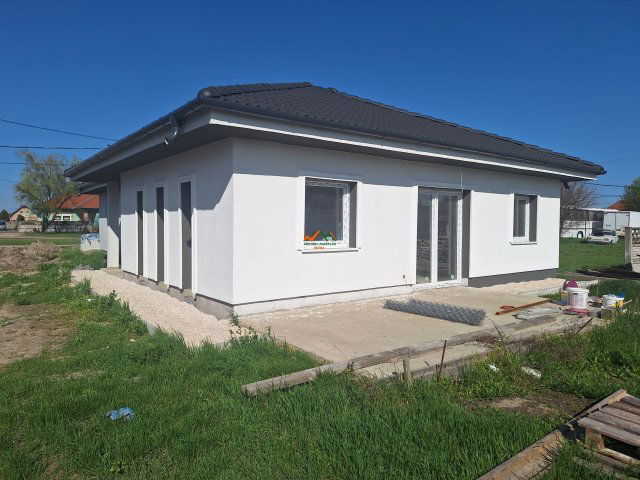 Eladó családi ház, Kiskunlacházán 87.9 M Ft, 4 szobás