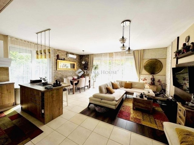 Eladó téglalakás, Pécsett 115 M Ft, 3 szobás