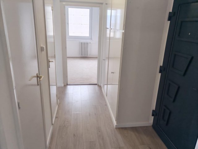 Kiadó panellakás, albérlet, Tatabányán 190 E Ft / hó, 3 szobás