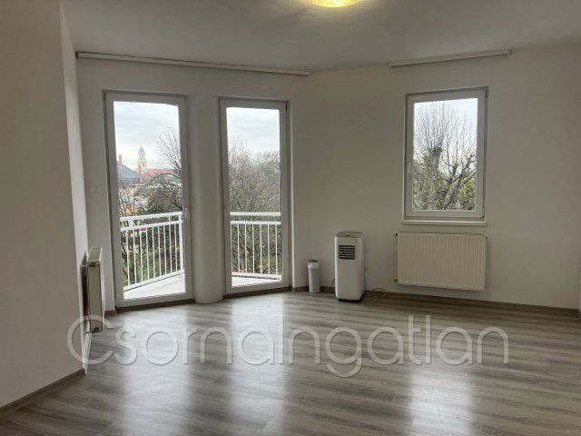 Eladó téglalakás, Kapuváron 49.9 M Ft, 2 szobás