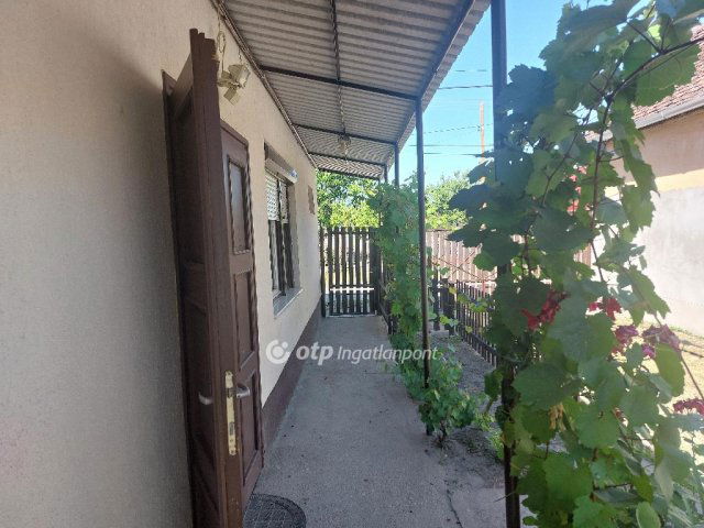 Eladó családi ház, Szabadszálláson 26.8 M Ft, 1+2 szobás