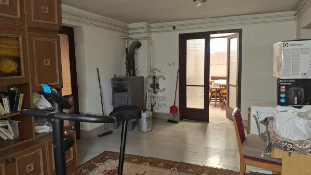 Eladó családi ház, Balatonföldváron 149 M Ft, 8 szobás