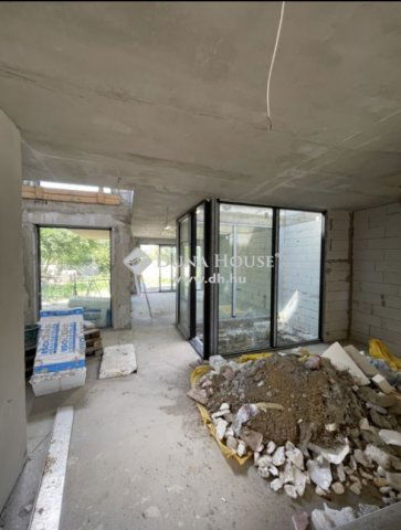 Eladó ikerház, Törökbálinton 760 M Ft, 8 szobás