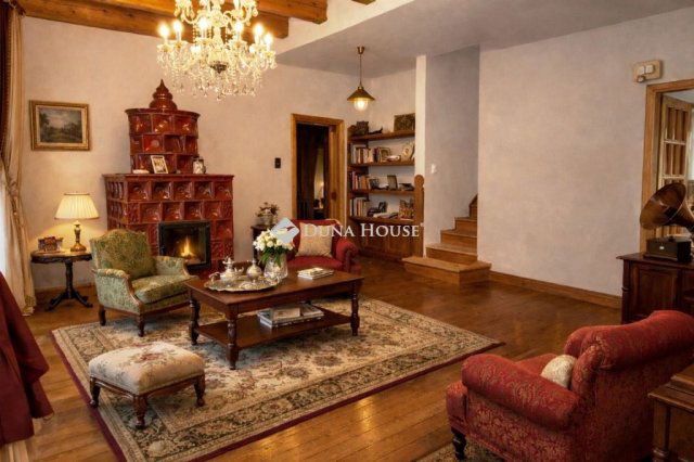 Eladó családi ház, Nagykovácsiban 174.9 M Ft, 7 szobás