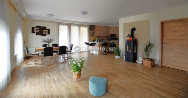 Eladó családi ház, Márkón 146 M Ft, 4 szobás