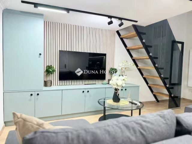 Eladó téglalakás, Budapesten, VI. kerületben 55 M Ft, 1 szobás