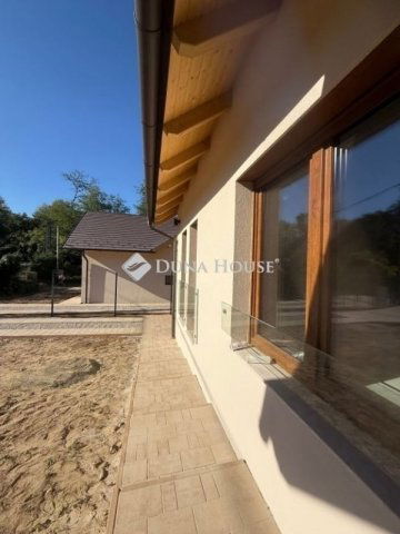 Eladó ikerház, Veresegyházon 146.8 M Ft, 5 szobás