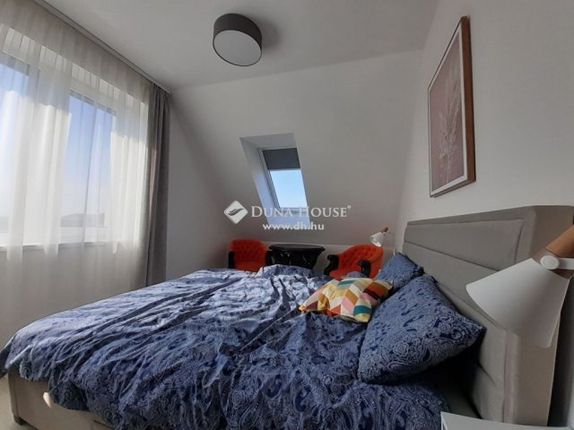 Eladó családi ház, Velencén 450 M Ft, 10 szobás