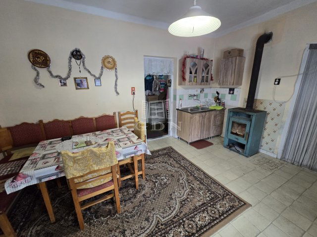 Eladó családi ház, Borotán 16.9 M Ft, 2 szobás