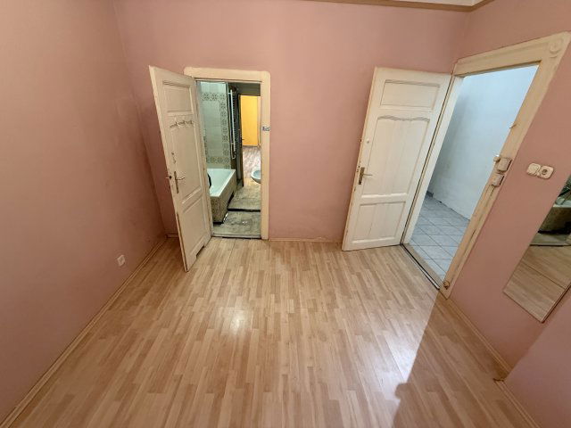 Eladó téglalakás, Budapesten, VI. kerületben 74.9 M Ft, 3 szobás