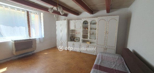 Eladó családi ház, Ajkán 14.9 M Ft, 1 szobás