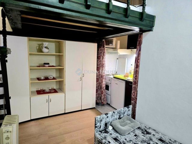 Eladó téglalakás, Pécsett 24.99 M Ft, 1 szobás