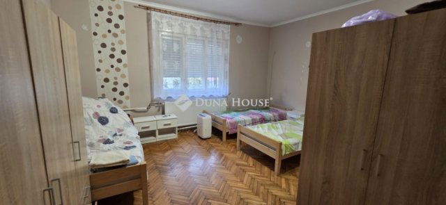 Eladó családi ház, Sárváron 49.9 M Ft, 6 szobás