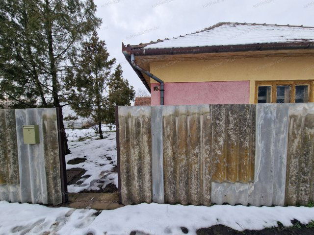 Eladó családi ház, Jászjákóhalmán 8 M Ft, 6 szobás