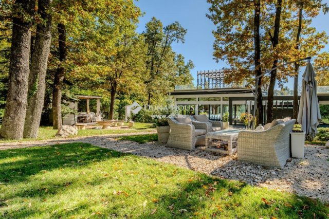 Eladó nyaraló, Pilisszentkereszten 675 M Ft, 6 szobás