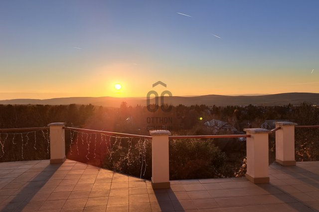 Eladó családi ház, Budakeszin 290 M Ft, 7 szobás