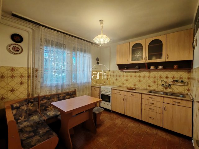 Kiadó téglalakás, albérlet, Szegeden, Hullám utcában