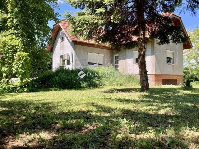 Eladó családi ház, Érden 179 M Ft, 6 szobás