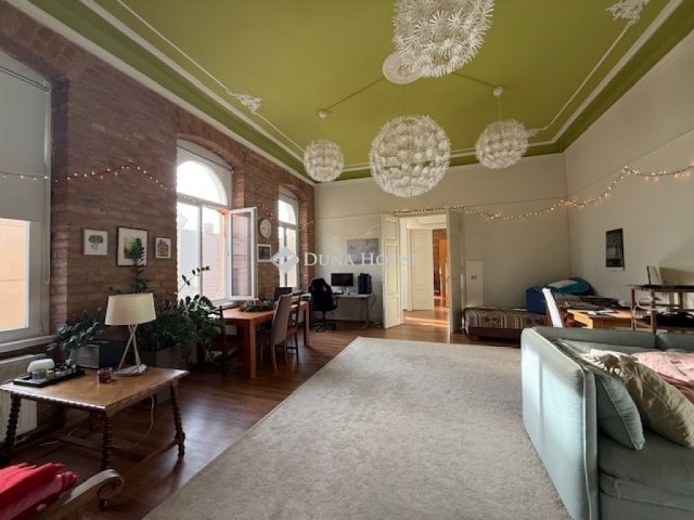 Eladó téglalakás, Pécsett 145 M Ft, 3 szobás