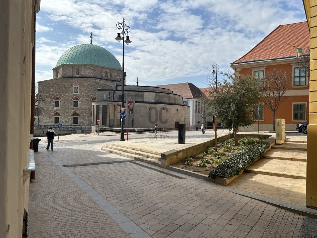 Eladó téglalakás, Pécsett 59.9 M Ft, 2 szobás