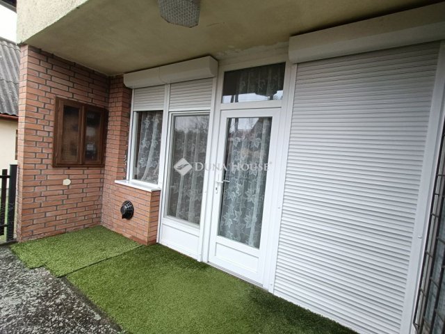 Eladó nyaraló, Lakitelken 40 M Ft, 6 szobás