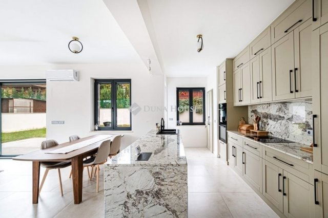 Eladó családi ház, Leányfaluban 164.9 M Ft, 4 szobás