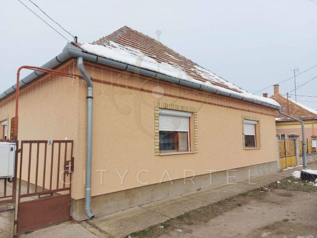 Eladó családi ház, Dunapatajon 34 M Ft, 4 szobás