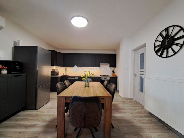 Eladó családi ház, Baján 77.8 M Ft, 4 szobás