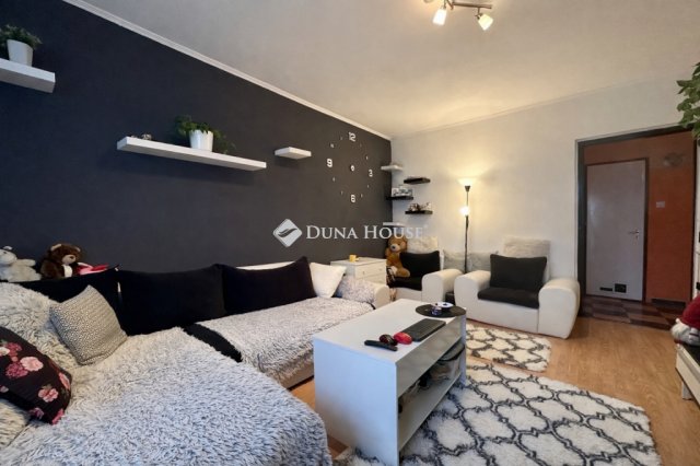 Eladó panellakás, Budapesten, XV. kerületben 65.5 M Ft, 3 szobás