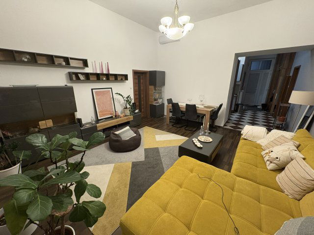 Kiadó téglalakás, albérlet, VII. kerületben, Almássy téren