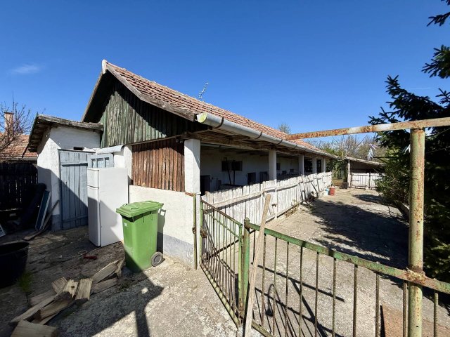 Eladó családi ház, Jászladányon 11.2 M Ft, 3 szobás