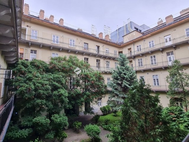 Eladó téglalakás, Budapesten, V. kerületben 299 M Ft, 4 szobás