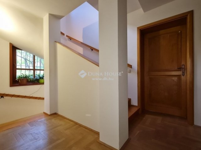 Eladó családi ház, Kesztölcön 135 M Ft, 6 szobás