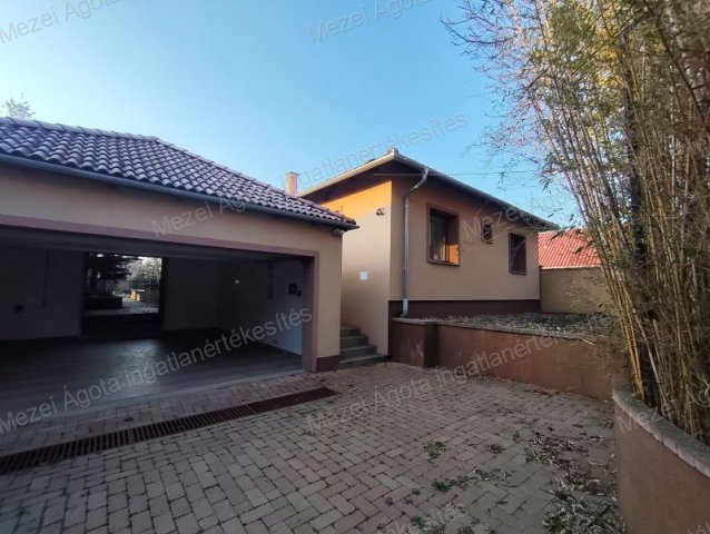 Eladó családi ház, Vecsésen 149.9 M Ft, 5 szobás