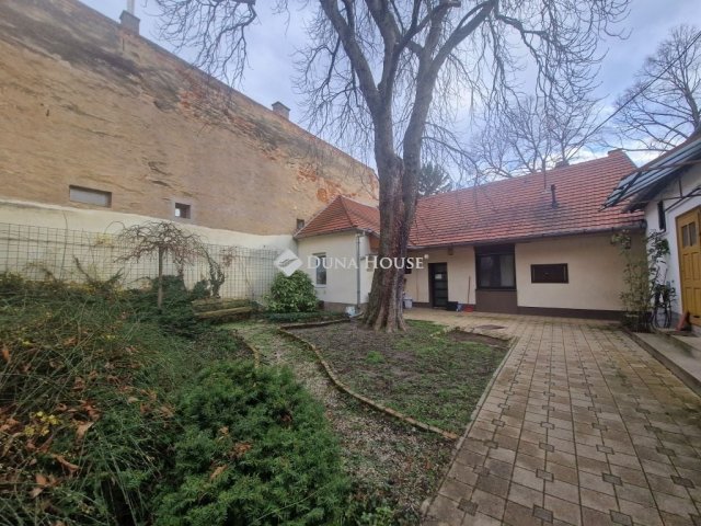 Kiadó téglalakás, albérlet, Pécsett 185 E Ft / hó, 2 szobás