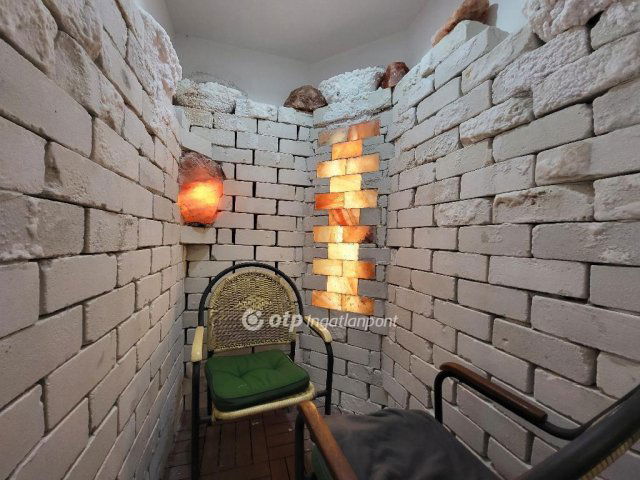 Eladó téglalakás, Hévízen 84 M Ft, 4 szobás