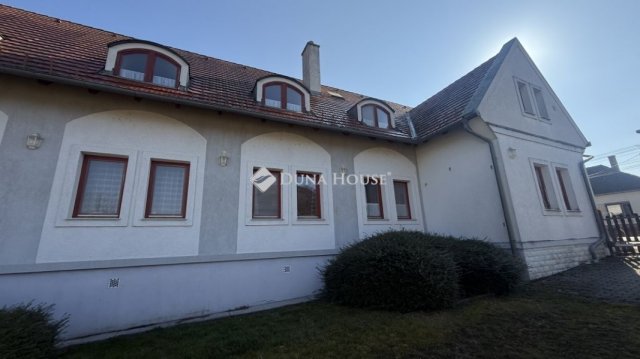 Eladó hotel, Fertőhomokon 215 M Ft, 8 szobás